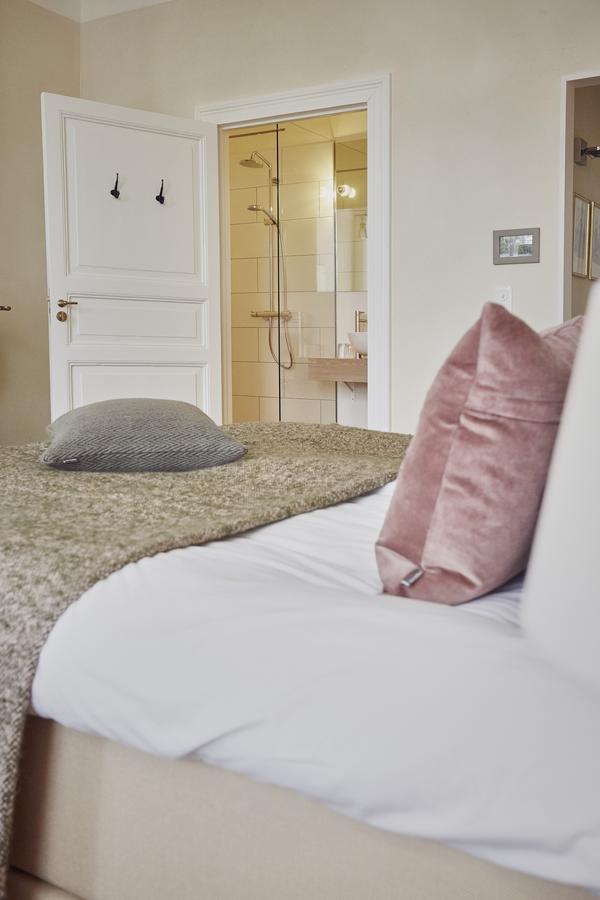 Large Double Room,609086252:JPEG